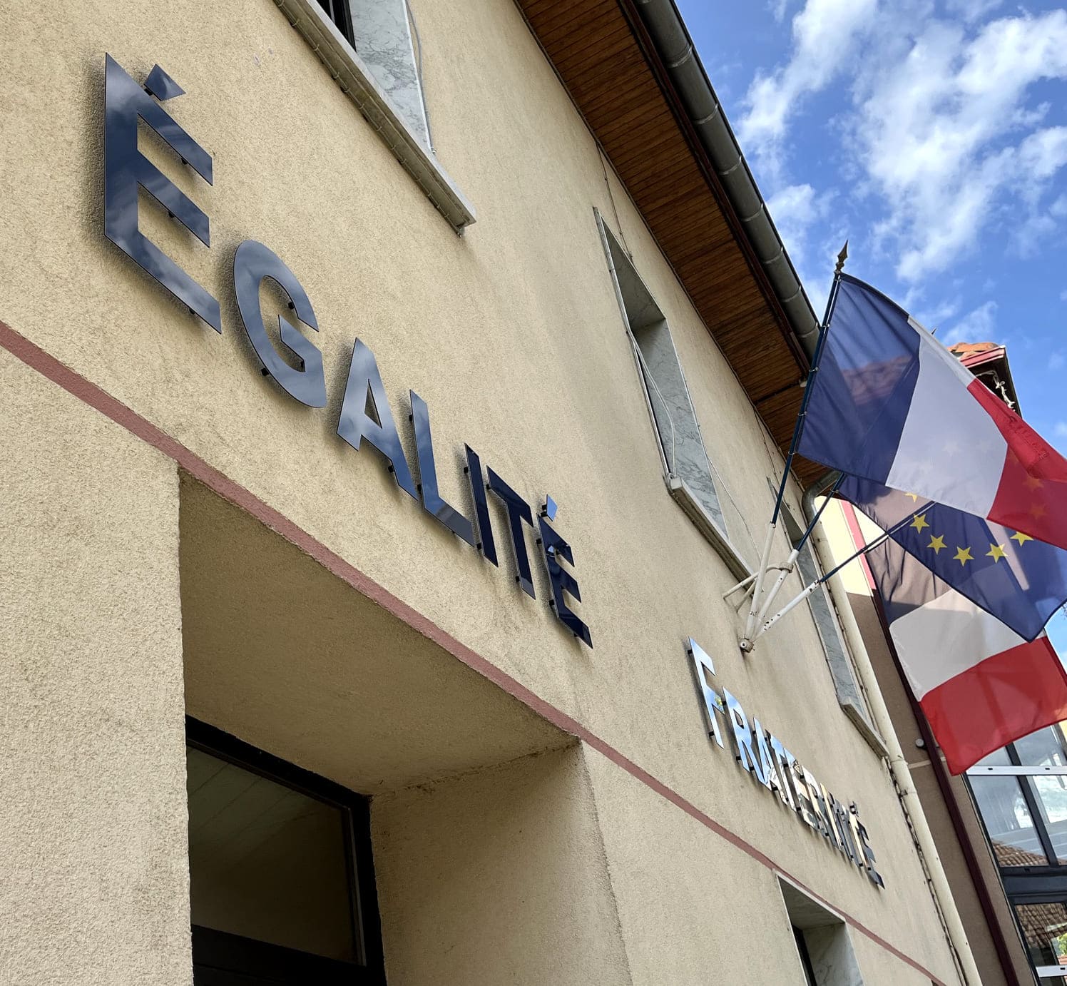Enseigne façade mairie de Varces